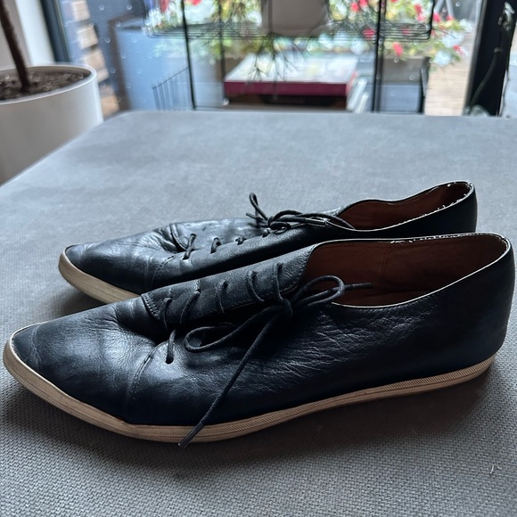 Black flats - Picture 3 of 4